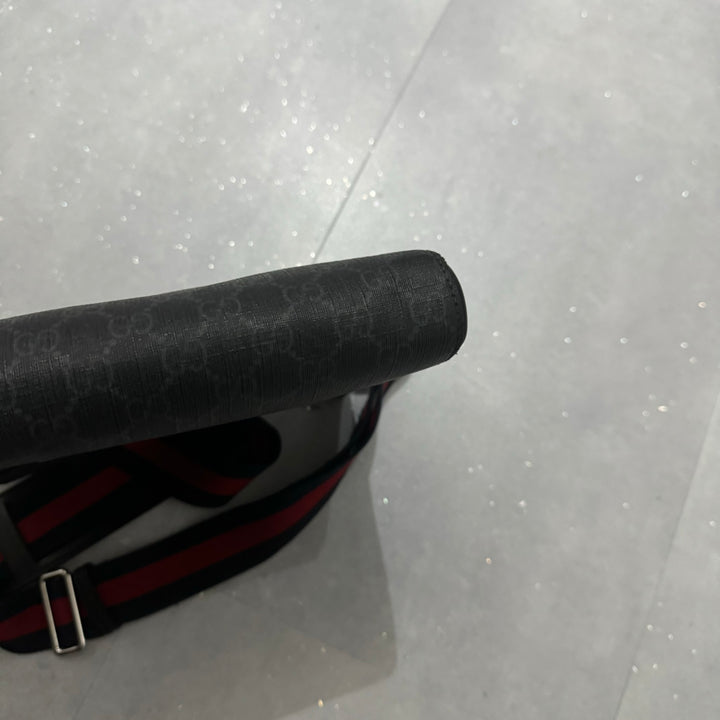 Gucci Messenger Bag - 9.5/10