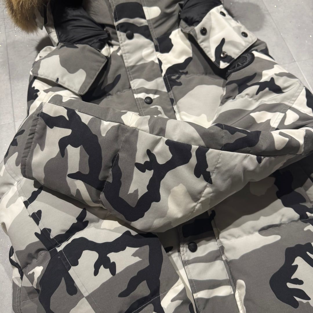 Wyndham Parka Snow Camo - 9.5/10 ( XL )