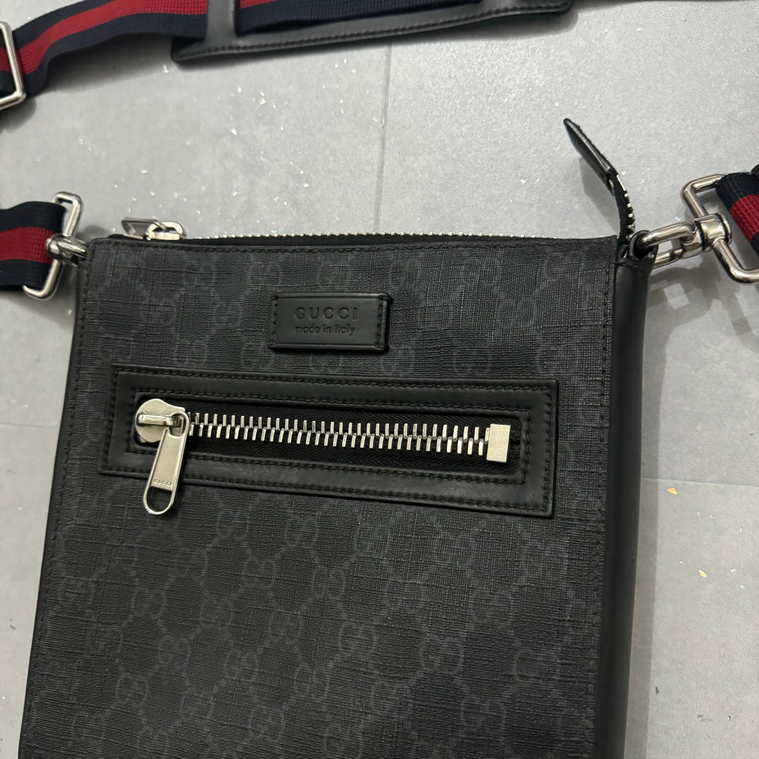 Gucci Messenger Bag - 9.5/10