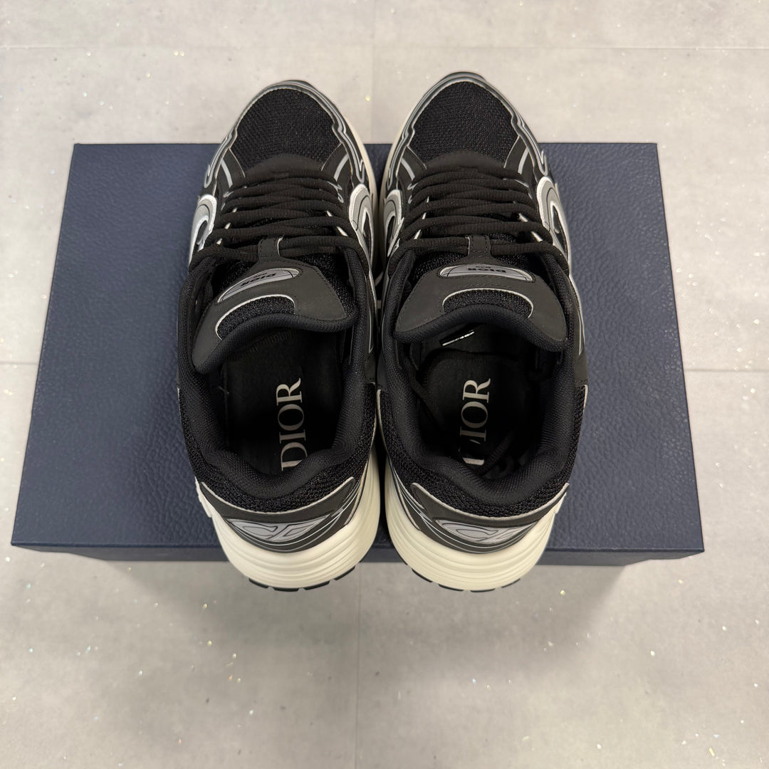 Dior B30 Black & White ( UK7.5 )