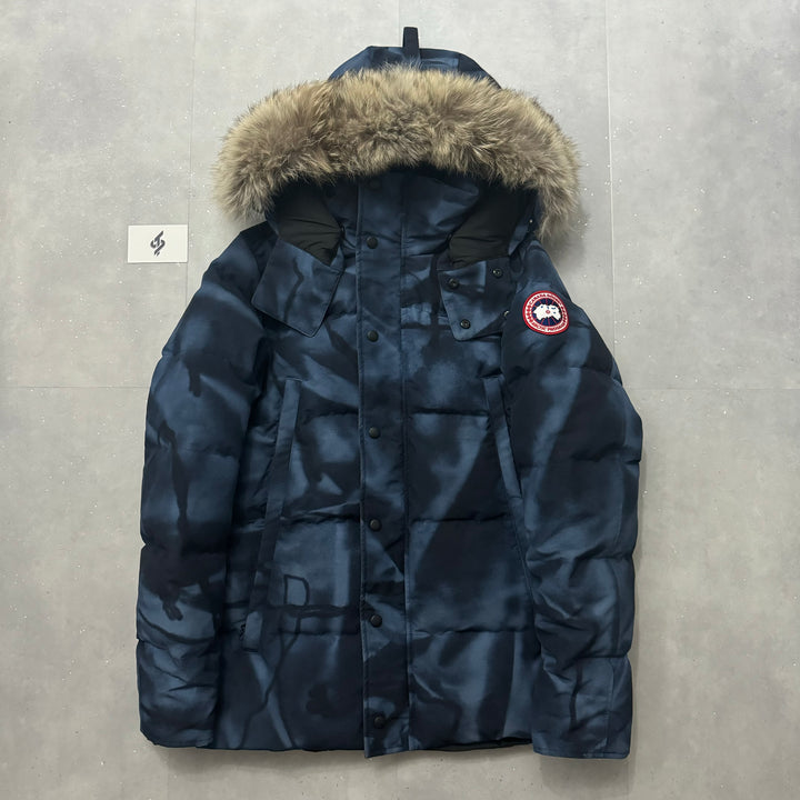 Wyndham Parka Blue Abstract - 9.5/10