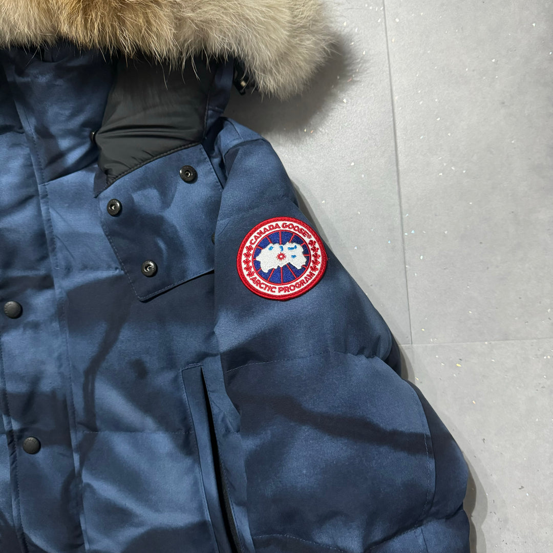 Wyndham Parka Blue Abstract - 9.5