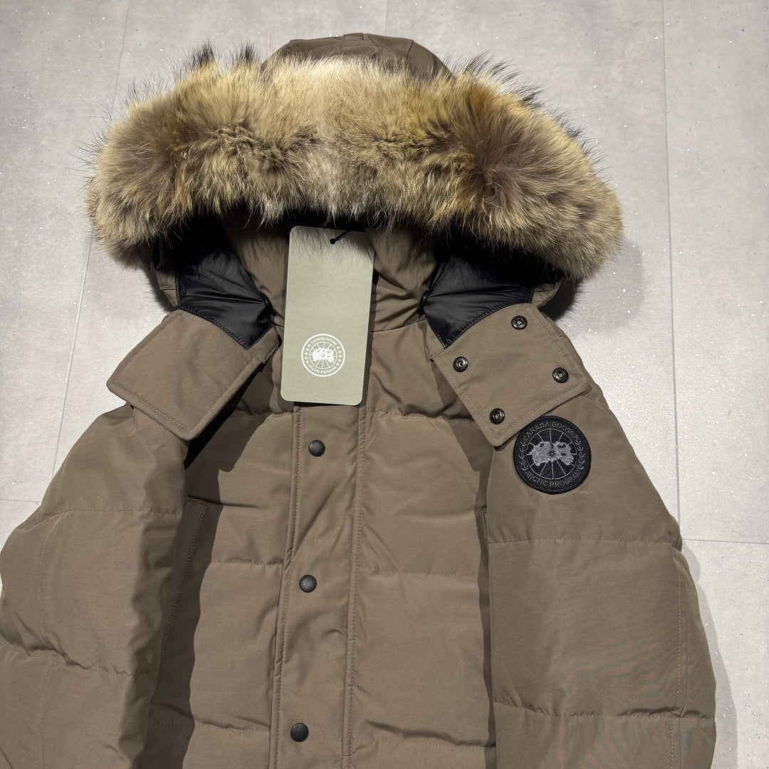 Wyndham Parka Quicksand - BNWTS ( S )