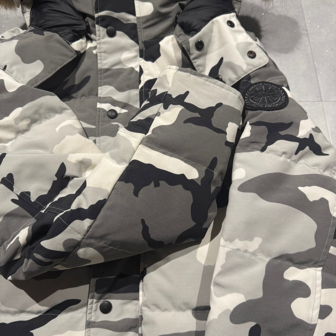 Wyndham Parka Snow Camo - 9.5/10 ( XL )