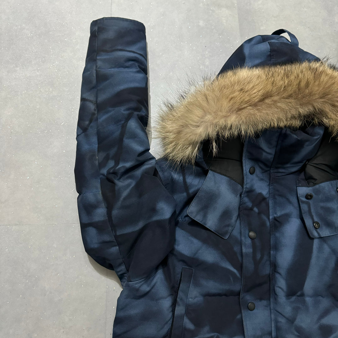 Wyndham Parka Blue Abstract - 8.5/10