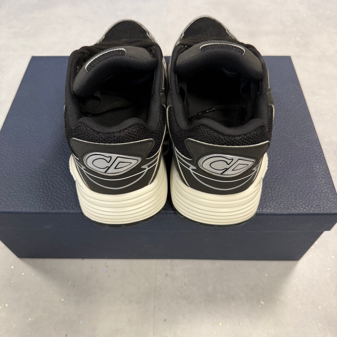 Dior B30 Black & White ( UK7.5 )