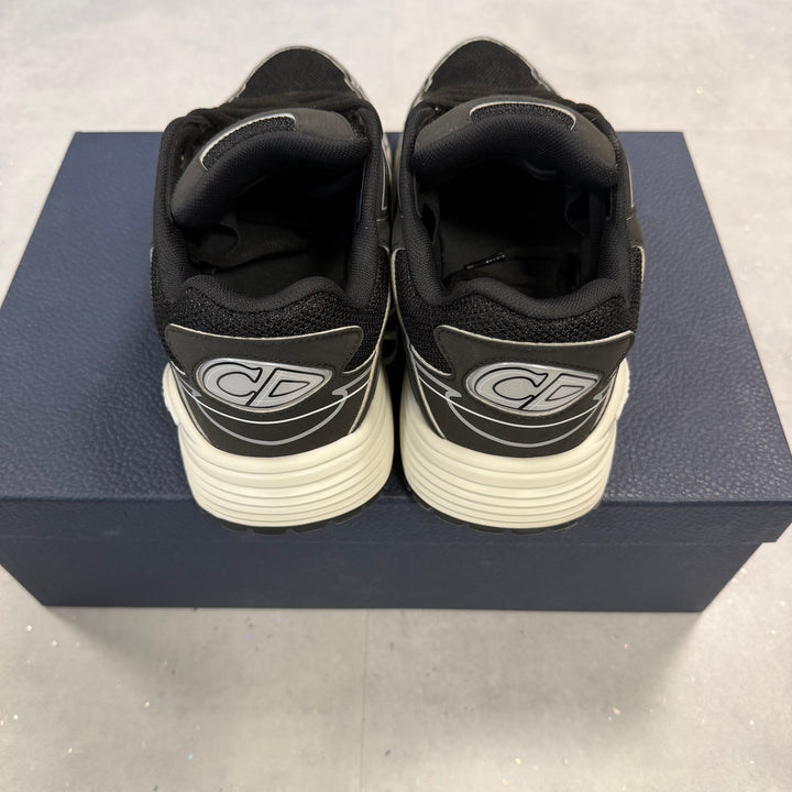 Dior B30 Black & White ( UK7.5 )