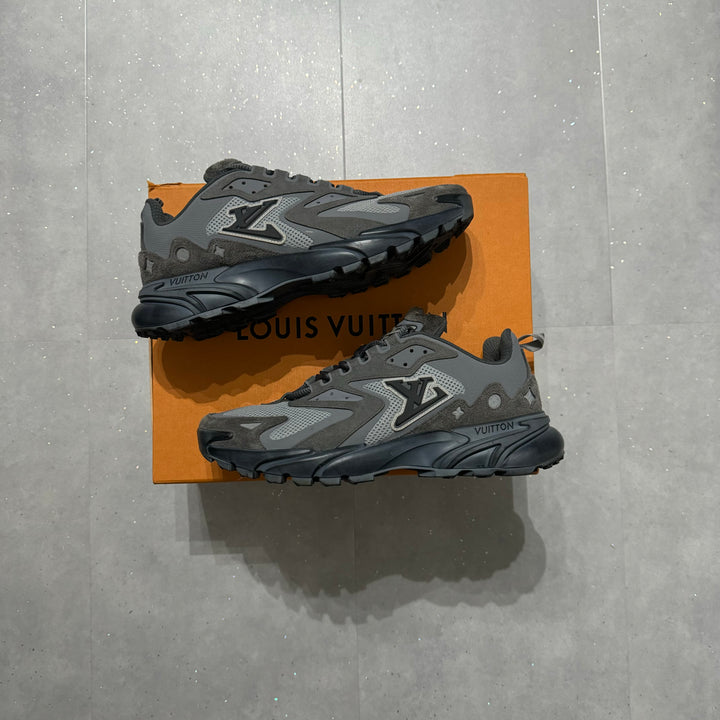 LV Grey Tatics - 9/10