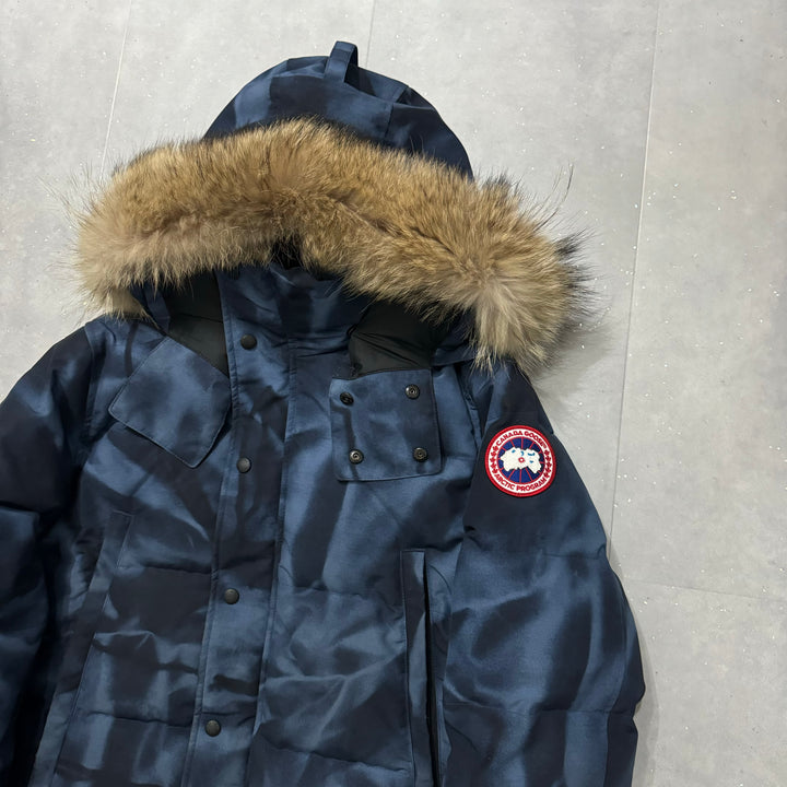 Wyndham Parka Blue Abstract - 8.5/10