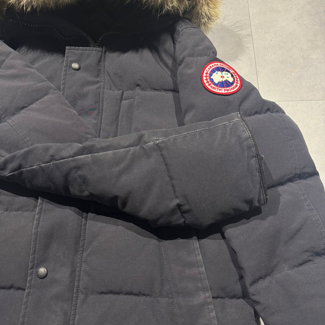 Carson Parka Navy - 9/10 ( M )