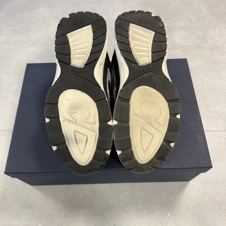 Dior B30 Black & White ( UK7.5 )