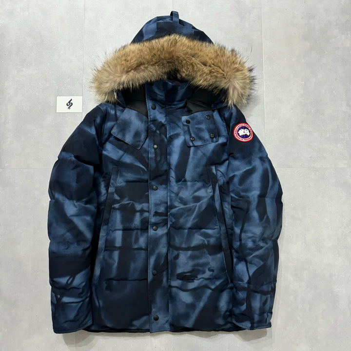 Wyndham Parka Blue Abstract - 8.5/10